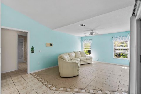 House in Punta Gorda, Florida 3 bedrooms, 195.65 sq.m. № 2396647 - photo 27
