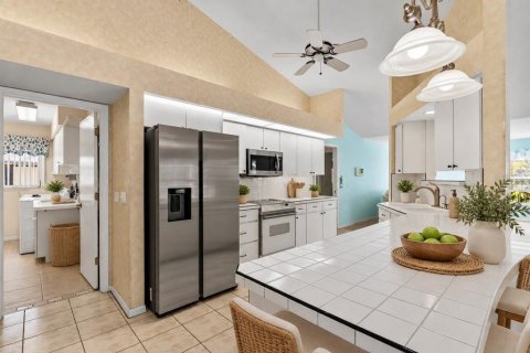 House in Punta Gorda, Florida 3 bedrooms, 195.65 sq.m. № 2396647 - photo 16