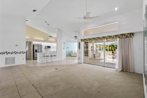 House in Punta Gorda, Florida 3 bedrooms, 195.65 sq.m. № 2396647 - photo 22