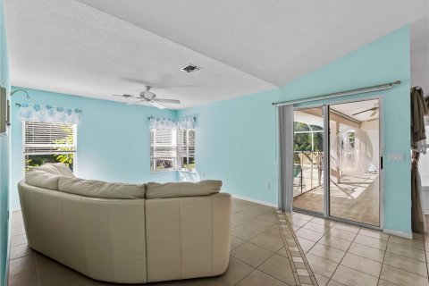House in Punta Gorda, Florida 3 bedrooms, 195.65 sq.m. № 2396647 - photo 26