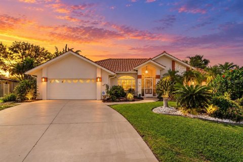 House in Punta Gorda, Florida 3 bedrooms, 195.65 sq.m. № 2396647 - photo 5