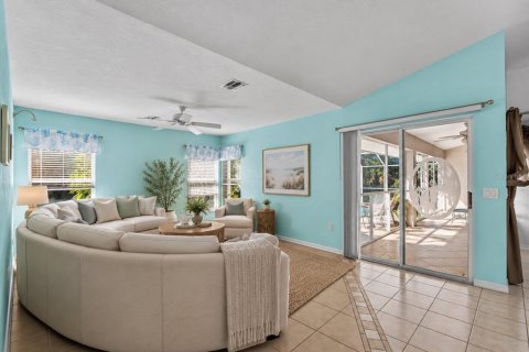 House in Punta Gorda, Florida 3 bedrooms, 195.65 sq.m. № 2396647 - photo 10