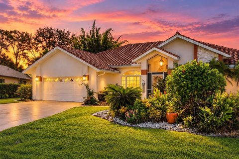 House in Punta Gorda, Florida 3 bedrooms, 195.65 sq.m. № 2396647 - photo 4