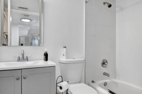 Condominio en venta en Hollywood, Florida, 2 dormitorios, 89.19 m2 № 2180682 - foto 18