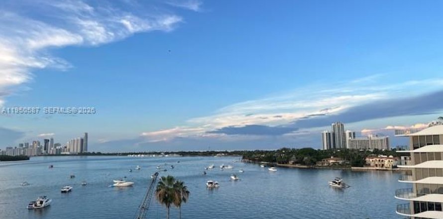 Condo à Bay Harbor Islands, Floride, 1 chambre  № 2010524