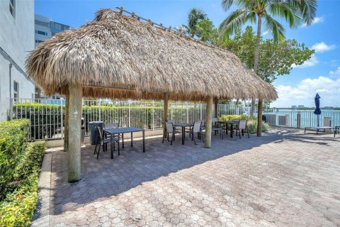 Copropriété à vendre à Bay Harbor Islands, Floride: 1 chambre, 88.26 m2 № 2010524 - photo 28