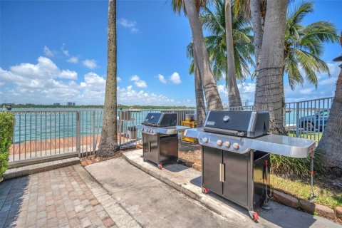Copropriété à vendre à Bay Harbor Islands, Floride: 1 chambre, 88.26 m2 № 2010524 - photo 29