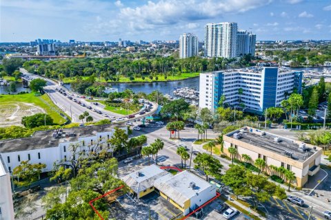 Propiedad comercial en alquiler en Miami, Florida № 1031780 - foto 1