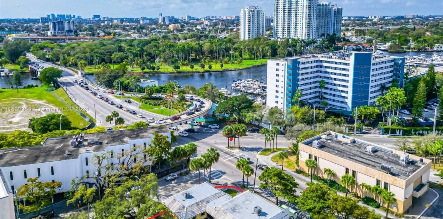 Propiedad comercial en Miami, Florida № 1031780