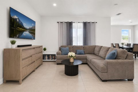 Casa en venta en Kissimmee, Florida, 4 dormitorios, 211.07 m2 № 2222215 - foto 11