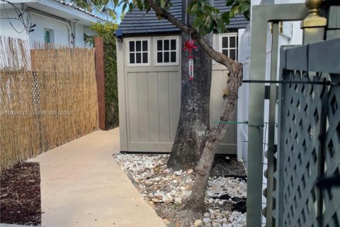 Apartment in Miami Beach, Florida 1 bedroom, 37.16 sq.m. № 1990238 - photo 12