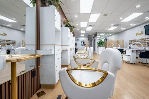 Купить коммерческую недвижимость в Дорал, Флорида № 2074523 - фото 9