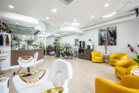 Купить коммерческую недвижимость в Дорал, Флорида № 2074523 - фото 6