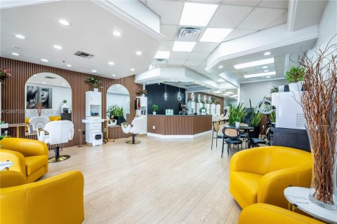 Купить коммерческую недвижимость в Дорал, Флорида № 2074523 - фото 3