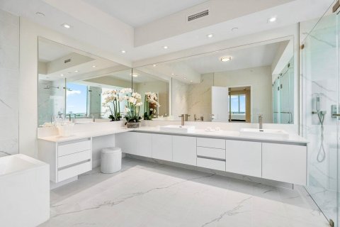 Condo in Riviera Beach, Florida, 2 bedrooms  № 2158345 - photo 11
