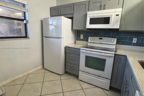 Condominio en venta en Pembroke Pines, Florida, 2 dormitorios, 73.11 m2 № 1933702 - foto 8