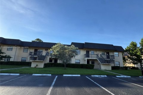 Condominio en venta en Pembroke Pines, Florida, 2 dormitorios, 73.11 m2 № 1933702 - foto 1