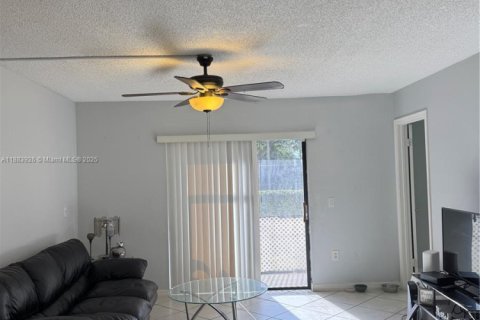 Condominio en venta en Pembroke Pines, Florida, 2 dormitorios, 73.11 m2 № 1933702 - foto 3