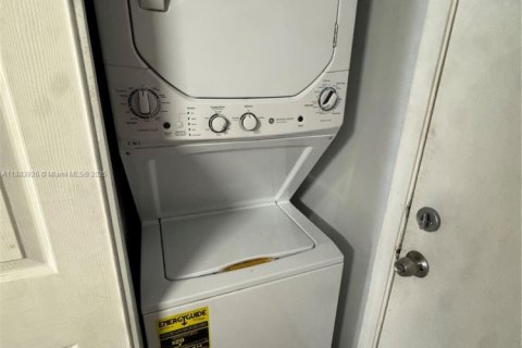 Condominio en venta en Pembroke Pines, Florida, 2 dormitorios, 73.11 m2 № 1933702 - foto 10