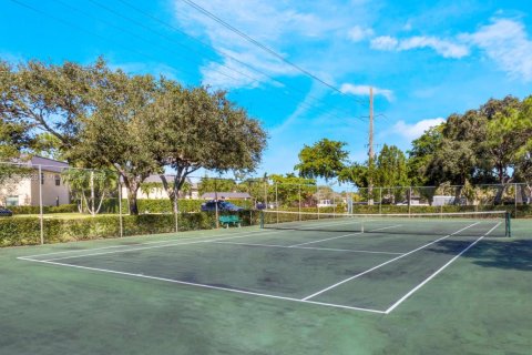 Condo in Pembroke Pines, Florida, 2 bedrooms  № 1933702 - photo 15