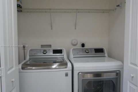 House in Miami Gardens, Florida 3 bedrooms, 147.62 sq.m. № 1839139 - photo 4