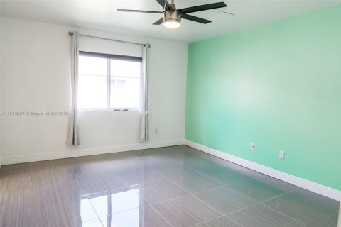 House in Miami Gardens, Florida 3 bedrooms, 147.62 sq.m. № 1839139 - photo 11