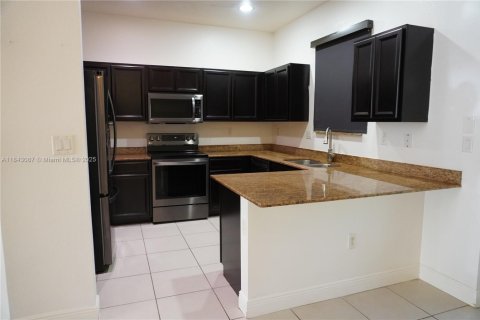 House in Miami Gardens, Florida 3 bedrooms, 147.62 sq.m. № 1839139 - photo 2