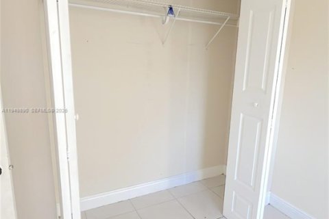 Copropriété à louer à Hialeah, Floride: 3 chambres, 83.61 m2 № 2079981 - photo 6