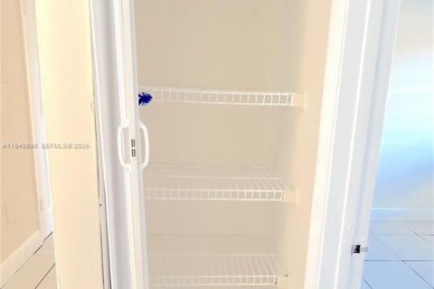 Copropriété à louer à Hialeah, Floride: 3 chambres, 83.61 m2 № 2079981 - photo 19