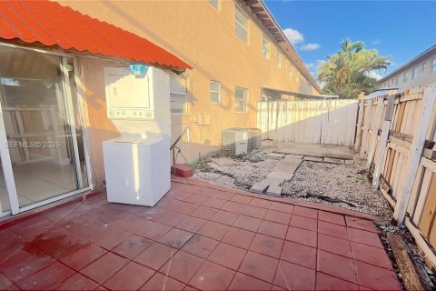 Copropriété à louer à Hialeah, Floride: 3 chambres, 83.61 m2 № 2079981 - photo 17
