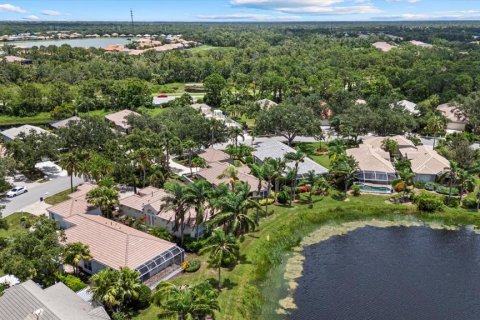 House in University Park, Florida 2 bedrooms, 143.35 sq.m. № 1815744 - photo 6