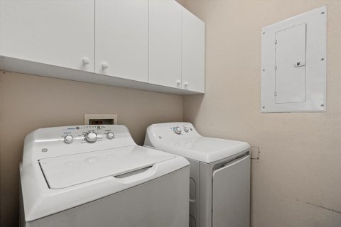 House in University Park, Florida 2 bedrooms, 143.35 sq.m. № 1815744 - photo 27