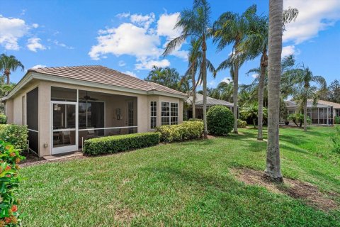 House in University Park, Florida 2 bedrooms, 143.35 sq.m. № 1815744 - photo 30