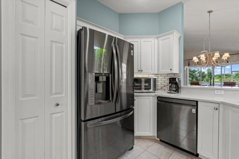 House in University Park, Florida 2 bedrooms, 143.35 sq.m. № 1815744 - photo 17