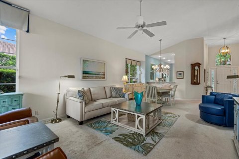 House in University Park, Florida 2 bedrooms, 143.35 sq.m. № 1815744 - photo 12
