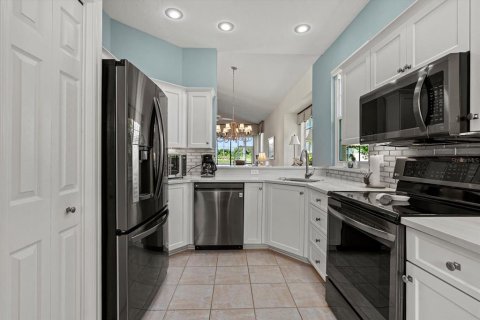 House in University Park, Florida 2 bedrooms, 143.35 sq.m. № 1815744 - photo 16