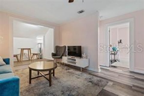 Commercial property in Saint Petersburg, Florida 140.28 sq.m. № 2379110 - photo 26