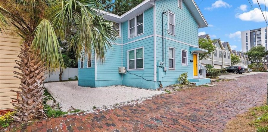 Commercial property in Saint Petersburg, Florida 140.28 sq.m. № 2379110