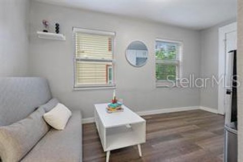 Commercial property in Saint Petersburg, Florida 140.28 sq.m. № 2379110 - photo 15