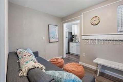Commercial property in Saint Petersburg, Florida 140.28 sq.m. № 2379110 - photo 5