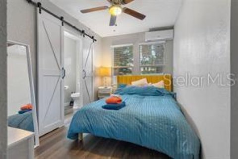 Commercial property in Saint Petersburg, Florida 140.28 sq.m. № 2379110 - photo 12