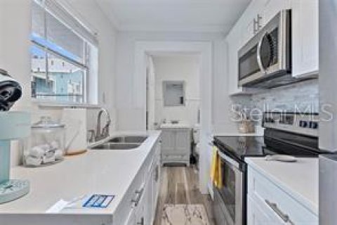 Commercial property in Saint Petersburg, Florida 140.28 sq.m. № 2379110 - photo 24