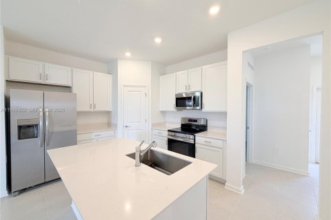 Villa ou maison à louer à Kissimmee, Floride: 4 chambres № 1996597 - photo 2