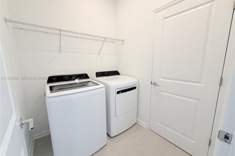 Villa ou maison à louer à Kissimmee, Floride: 4 chambres № 1996597 - photo 5