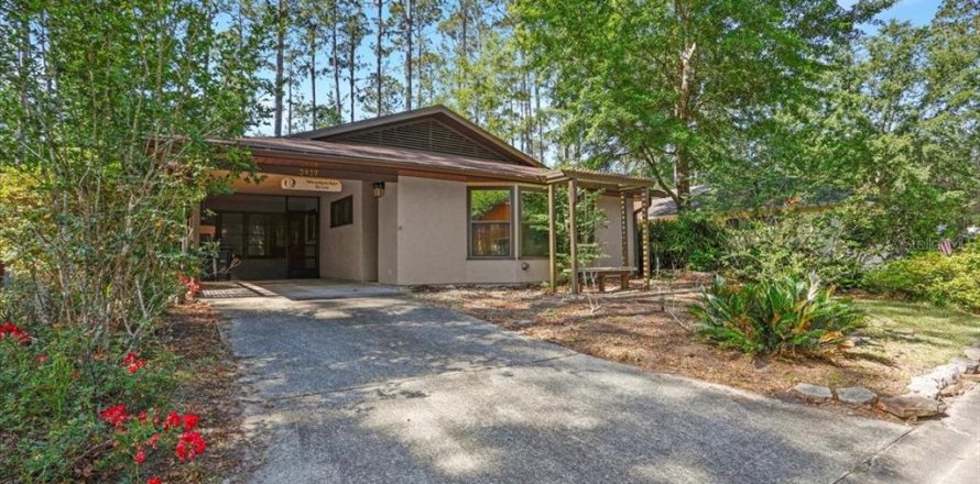 House in Gainesville, Florida 2 bedrooms, 178.56 sq.m. № 1721388