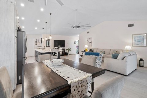Villa ou maison à vendre à Stuart, Floride: 2 chambres, 124.86 m2 № 2082362 - photo 12