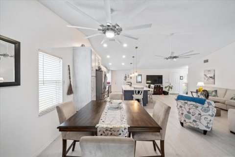 Villa ou maison à vendre à Stuart, Floride: 2 chambres, 124.86 m2 № 2082362 - photo 11