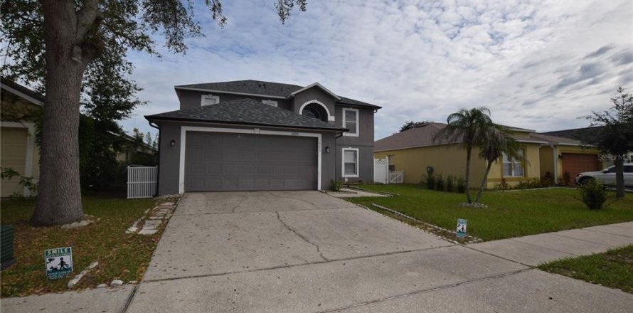 House in Clermont, Florida 4 bedrooms, 197.7 sq.m. № 2393985