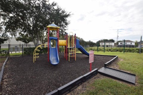 House in Clermont, Florida 4 bedrooms, 197.7 sq.m. № 2393985 - photo 14