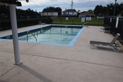 House in Clermont, Florida 4 bedrooms, 197.7 sq.m. № 2393985 - photo 12